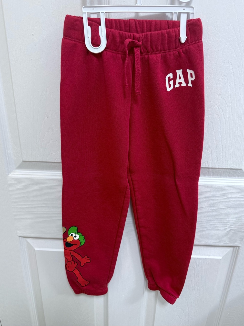 GAP Red Elmo Graphic Jogger Set, Size 5 - Picture 4 of 5